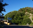 鹿曲川の清流を望む